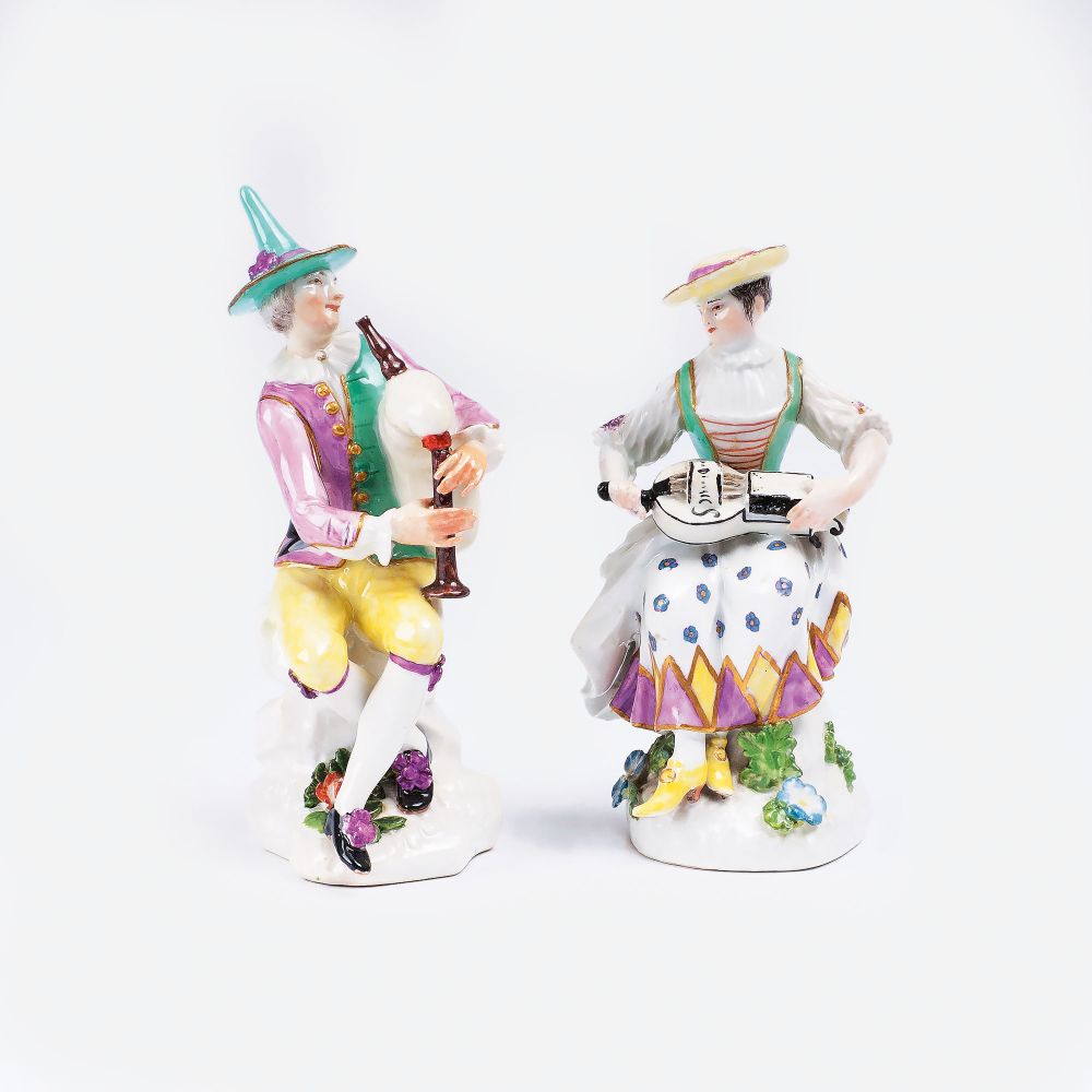 Johann Joachim Kaendler - Harlekin mit Dudelsack und Mädchen mit Leier und Hut Harlekin mit Dudelsack und Mädchen mit Leier und Hut