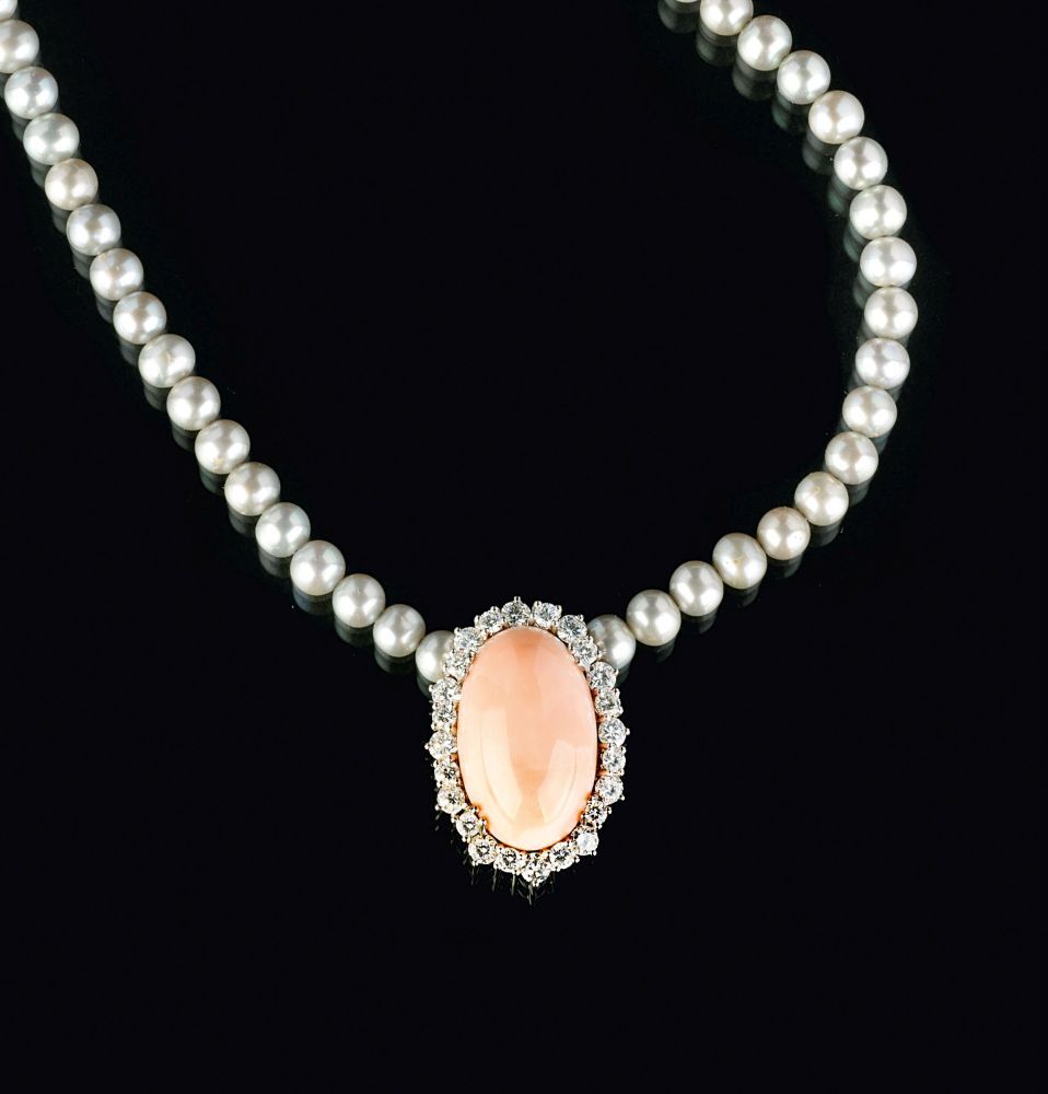 Perlen-Kette mit Korallen-Brillant-Anhänger Perlen-Kette mit Korallen-Brillant-Anhänger