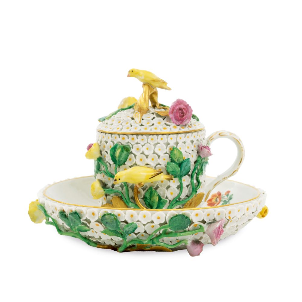 A Lidded Cup with Snowball Blossoms A Lidded Cup with Snowball Blossoms