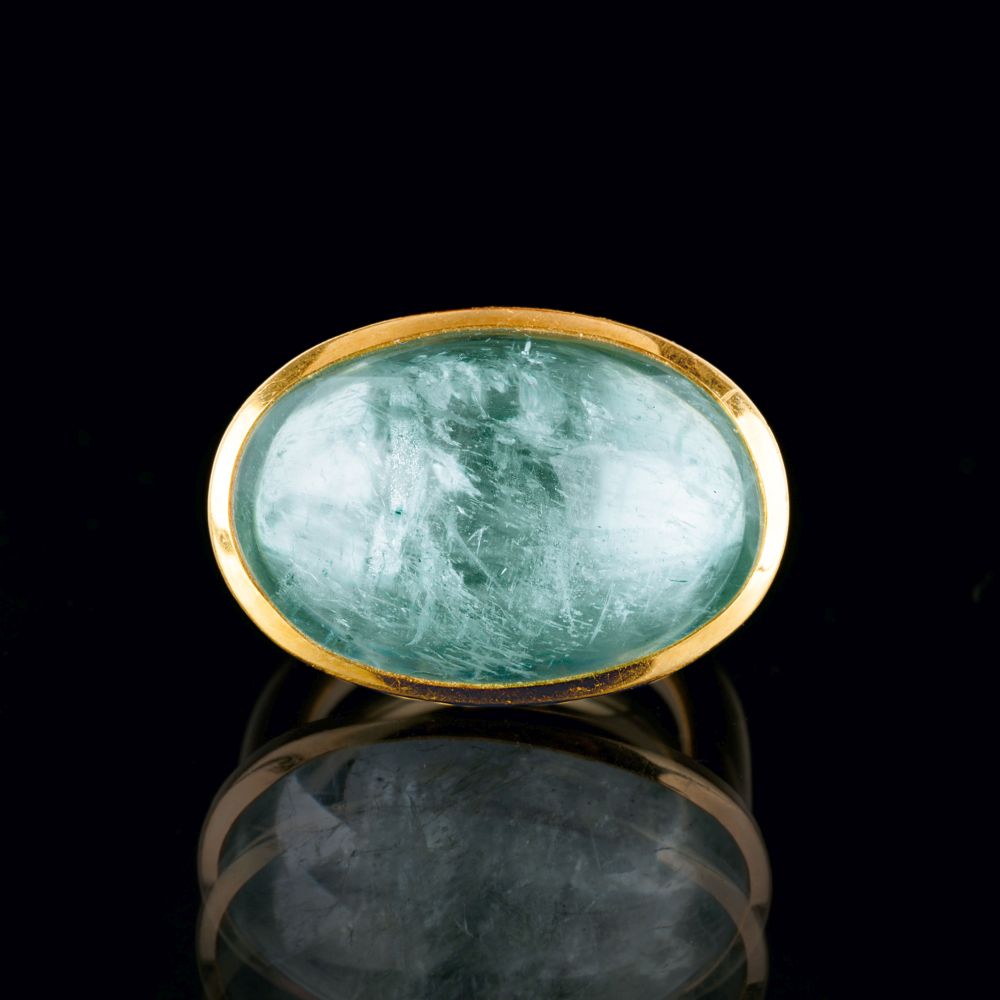 Moderner Gold-Ring mit Aquamarin-Cabochon