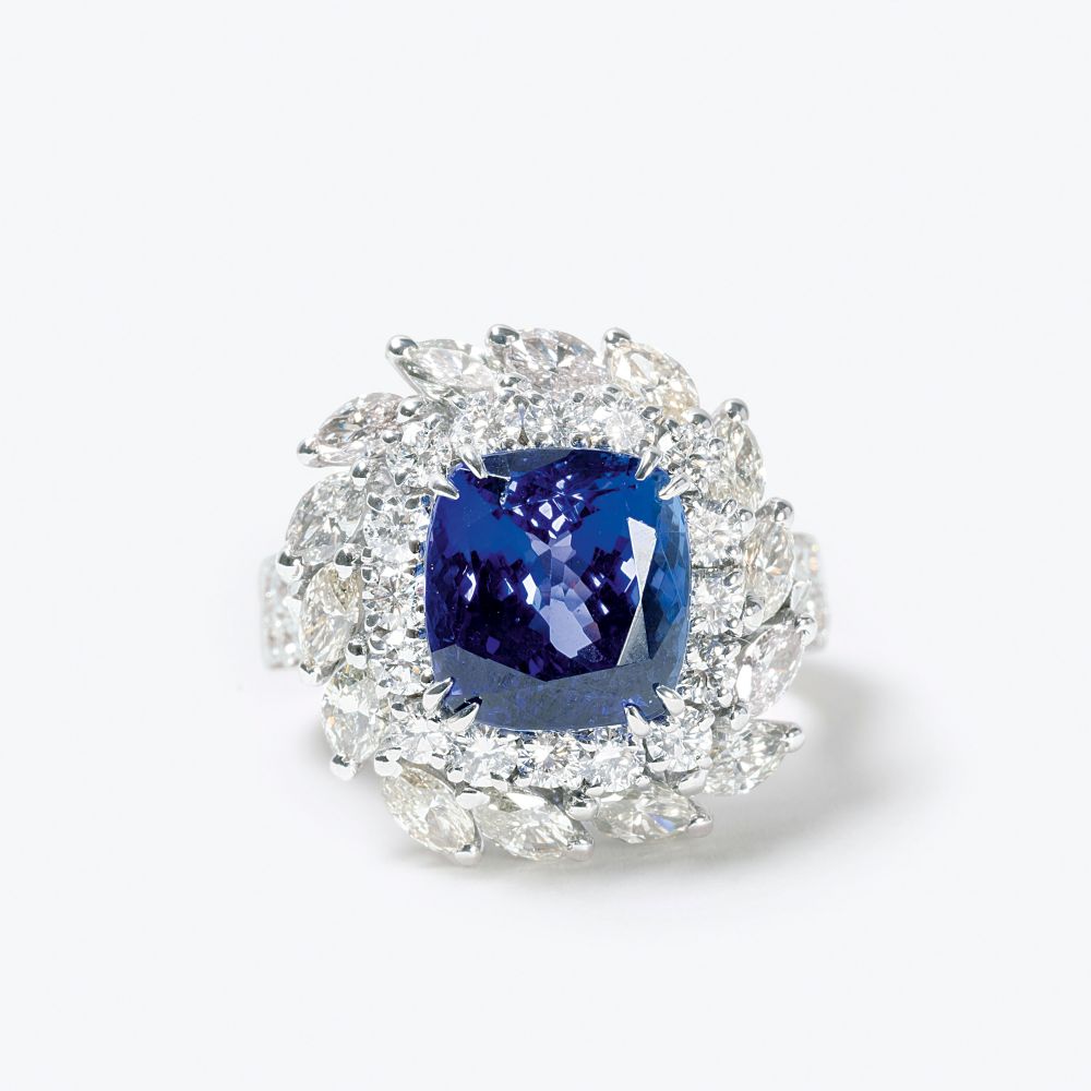 An excellent Tanzanite Diamond Cocktailring