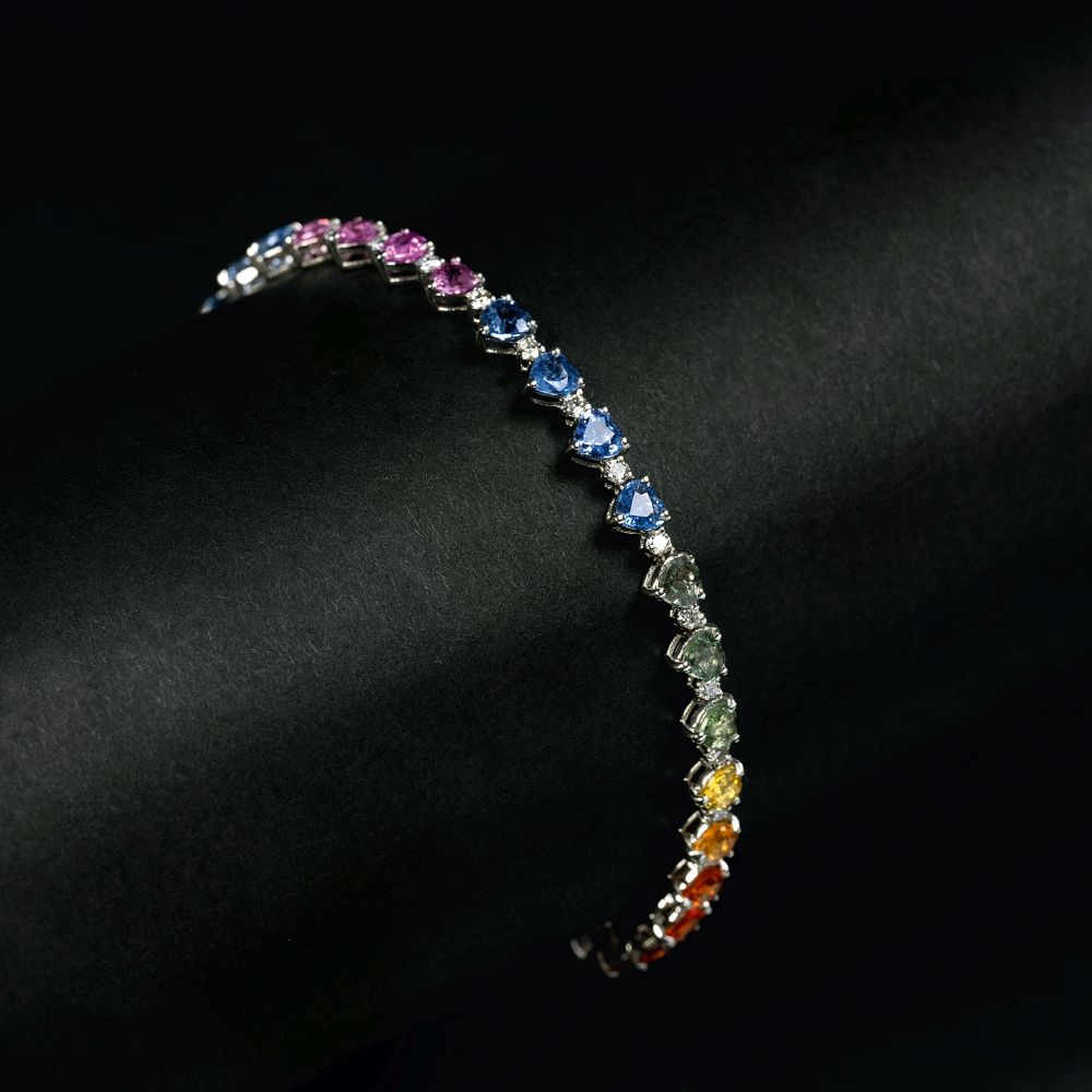 'Rainbow' Armband mit farbigen Saphiren im Herzschliff - Bild 2
