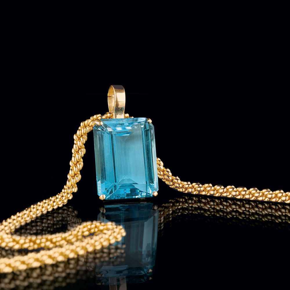 A highcarat Topaz Pendant with Necklace by Grossé