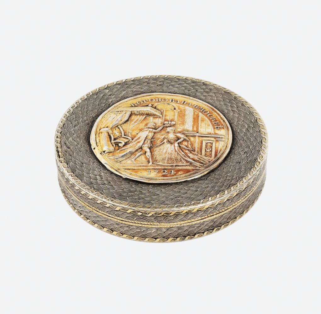 Russische Bonbonnière mit Medaillon 'Die Krönung der Katharina I. von Russland 1724'