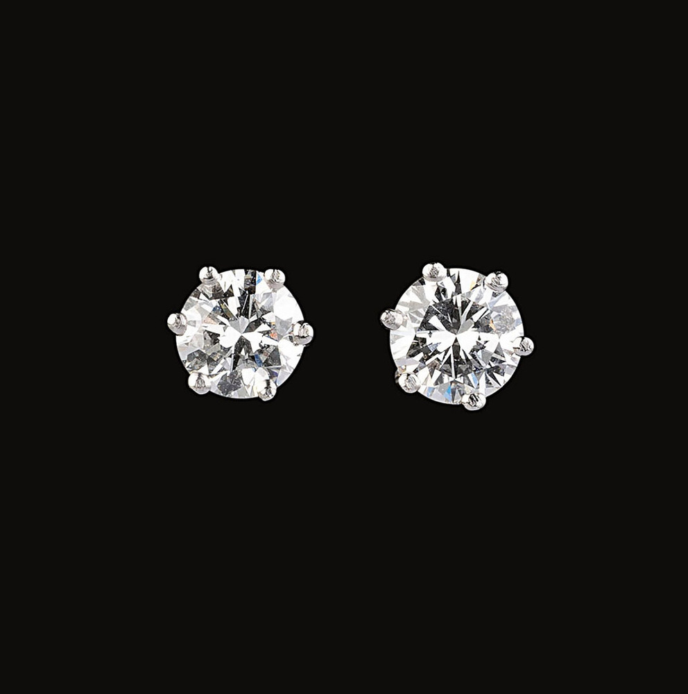 A Pair of Rare-White Solitaire Diamond Earstuds A Pair of Rare-White Solitaire Diamond Earstuds
