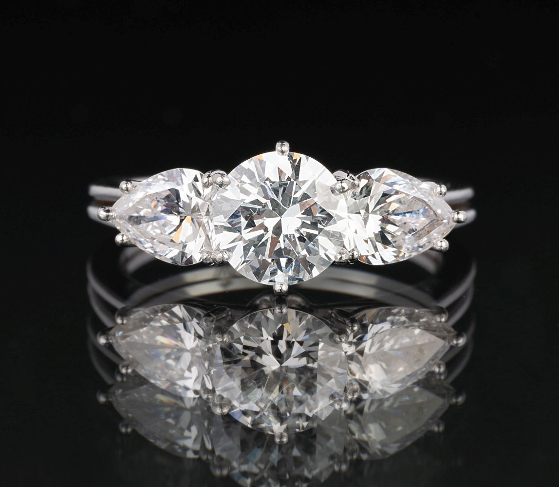 Juwelier Wilm - A fine, white Diamond Ring with Solitaire Diamond A fine, white Diamond Ring with Solitaire Diamond