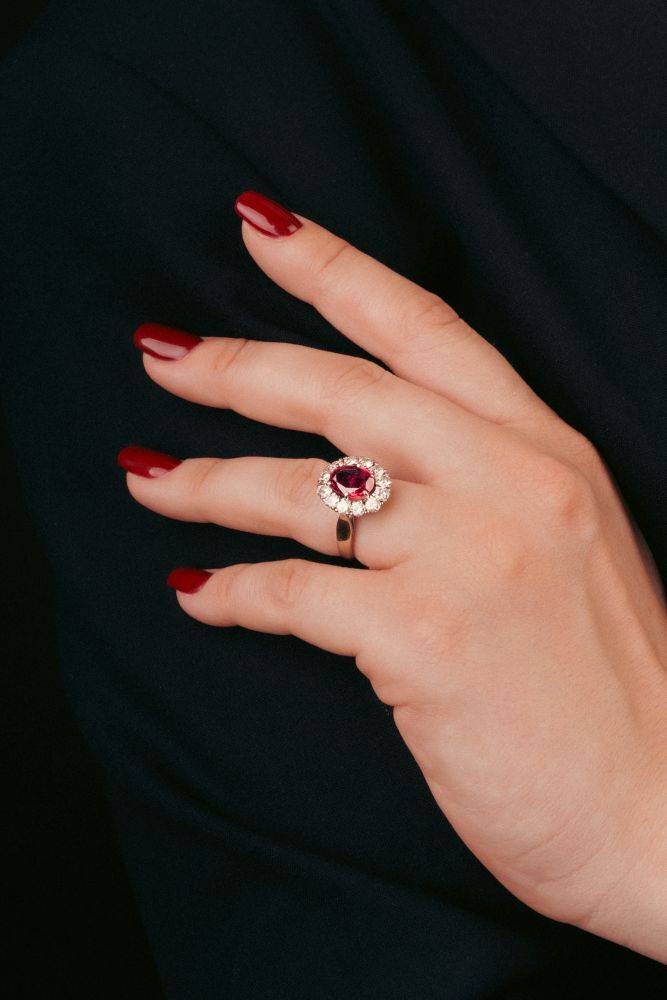 Natürlicher Rubin-Ring mit Brillant-Besatz - Bild 2