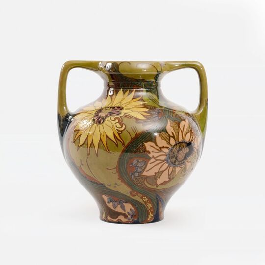 Große Jugendstil-Henkelvase mit Sonnenblumen