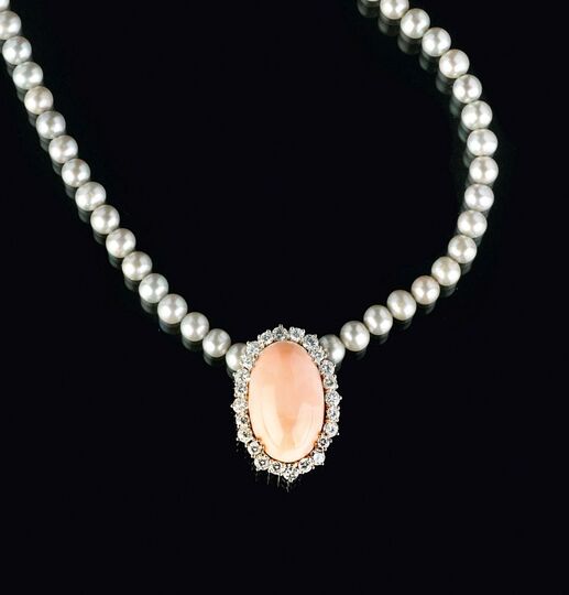 A Pearl Necklace with Coral Diamond Pendant