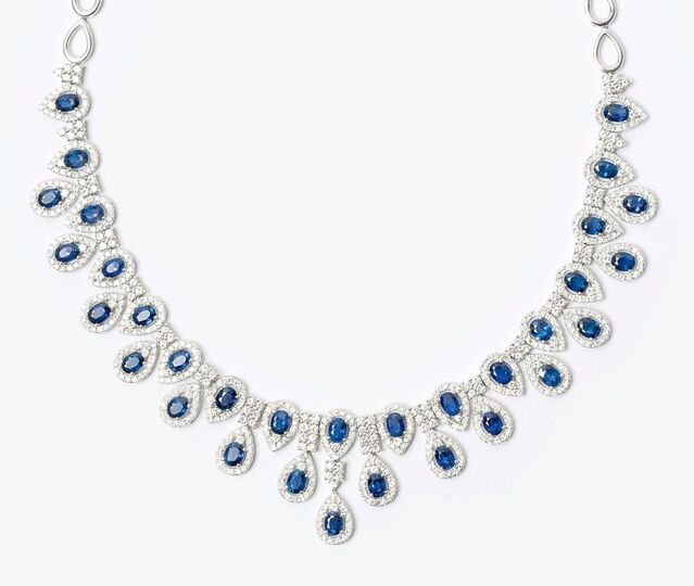 A precious Sapphire Diamond Necklace 'Bleu brillant'