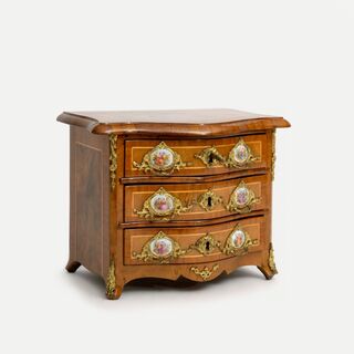 A Dresden Model Commode