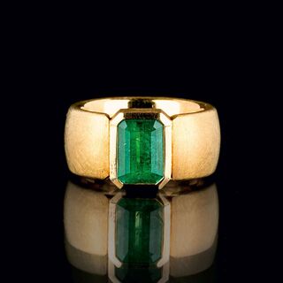 An Emerald Gold Ring