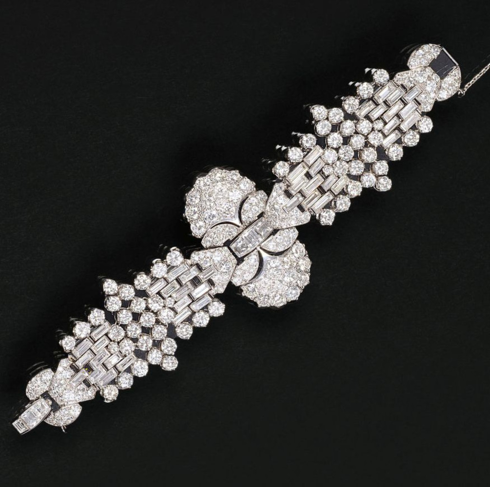 An exquisite, highcarat Art-déco Diamond Bracelet - image 2