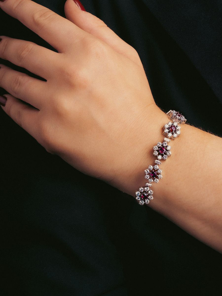 A highcarat, natural Ruby Bracelet with Diamonds - image 3