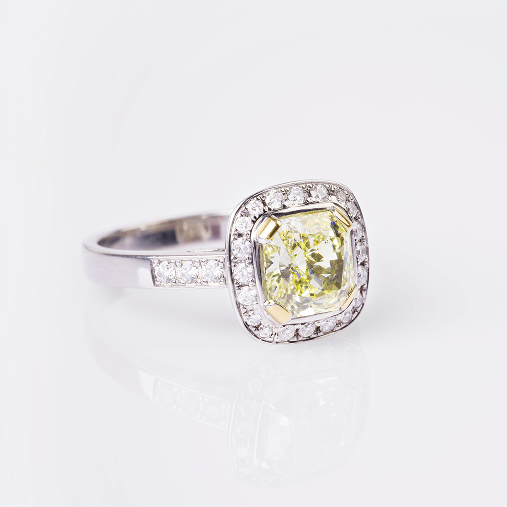 Fancy-Diamant-Ring mit Brillant-Besatz - Bild 2