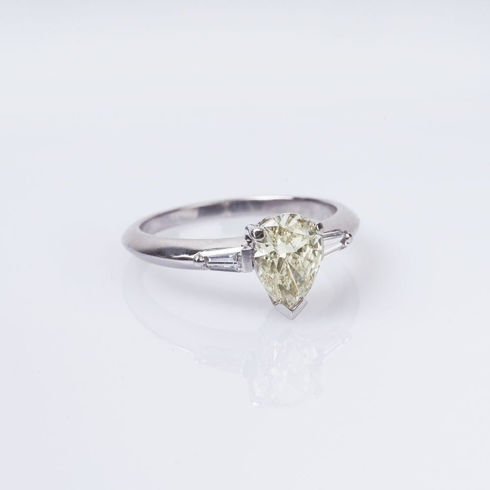 A Diamond Ring in Pearshaped Cut - image 2