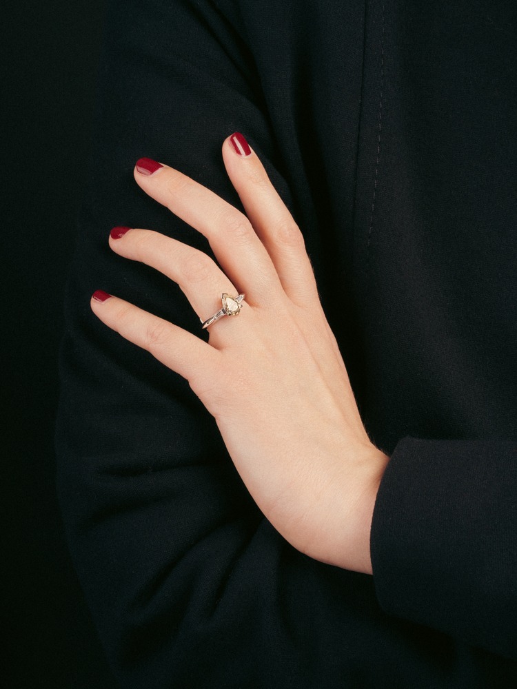 A Diamond Ring in Pearshaped Cut - image 3