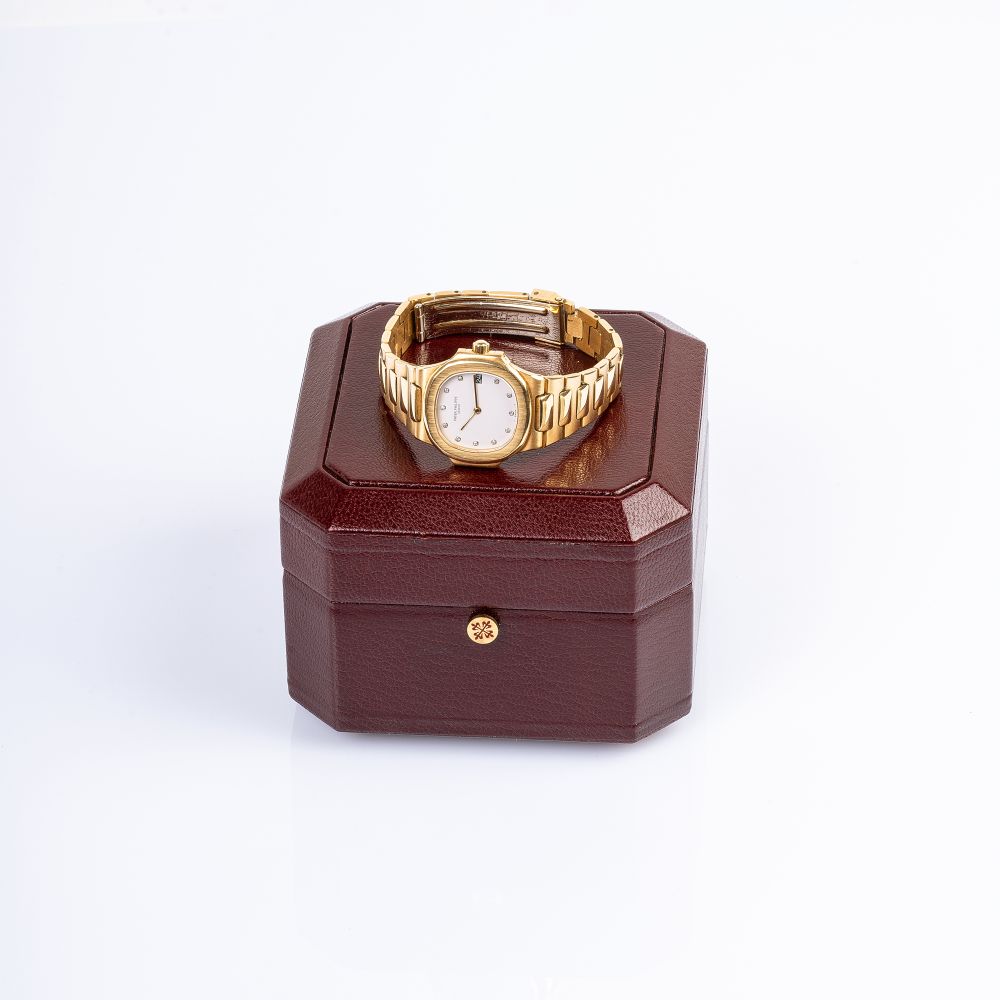 A Lady's Wristwatch - image 3