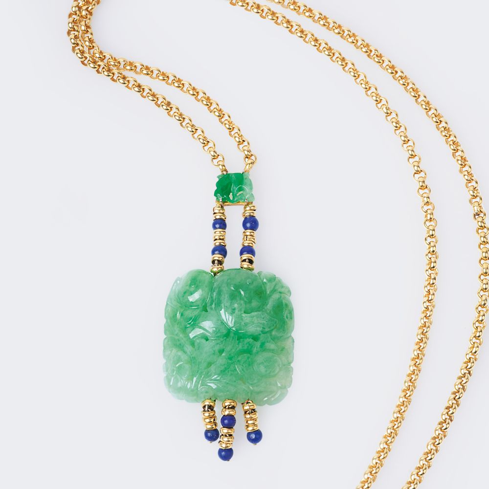 Jugendstil Jadeit-Anhänger an Kette Jugendstil Jadeit-Anhänger an Kette