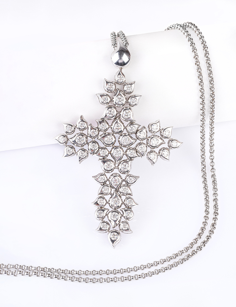 Sehr großer 'Cross Pendant Snowflakes' Anhänger mit Brillanten und Pink-Saphiren - Bild 3