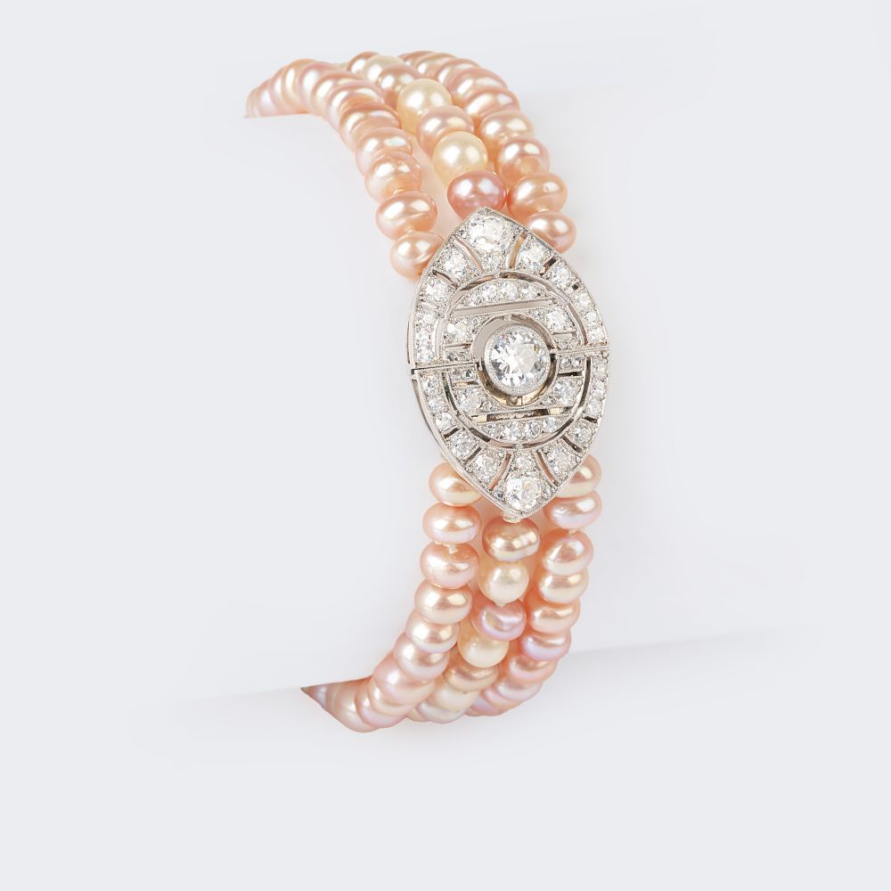 An Art-déco Diamond Clasp with Pearl Bracelet