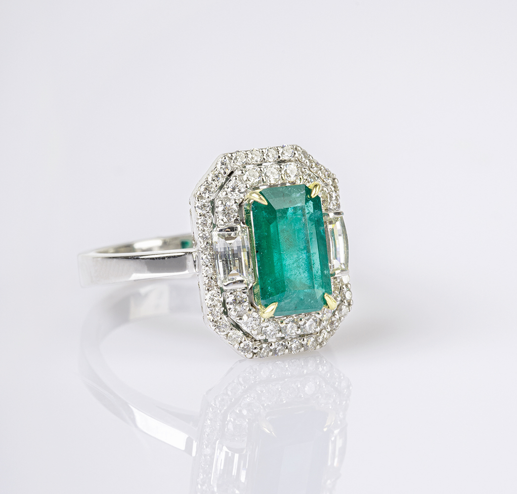 A classical-elegant Emerald Diamond Ring - image 2