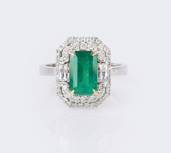 A classical-elegant Emerald Diamond Ring
