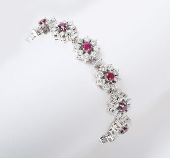 A highcarat, natural Ruby Bracelet with Diamonds