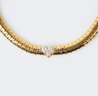 A Gold Necklace with fine-white Diamonds