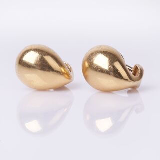 A Pair of golden Earclips by Loth Bijoux