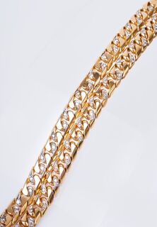 A Double-row Tank Chain Bracelet with Diamonds