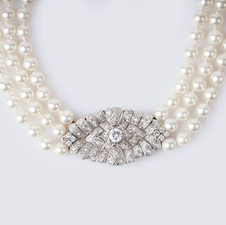 A Pearl Diamond Necklace