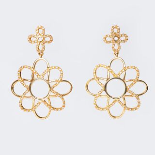 A Pair of large flowershaped Diamond Earpendants