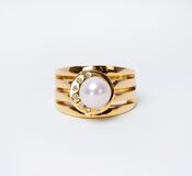 A Pearl Diamond Ring