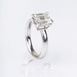 Hochkarätiger Solitär-Ring im Emerald Cut - Bild 2