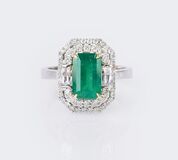 A classical-elegant Emerald Diamond Ring - image 1
