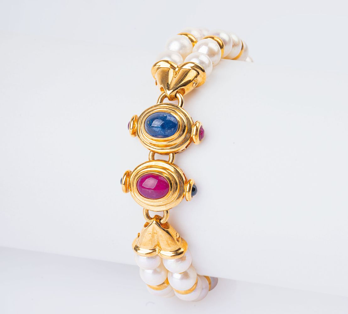 A Pearl Bracelet with Precious Stones