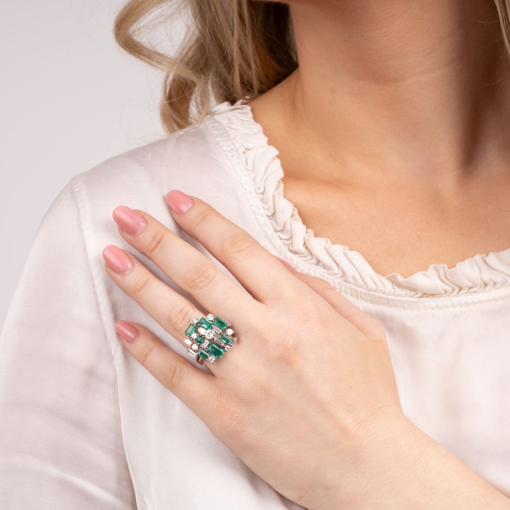 A fine Emerald Diamond Cocktailring - image 3