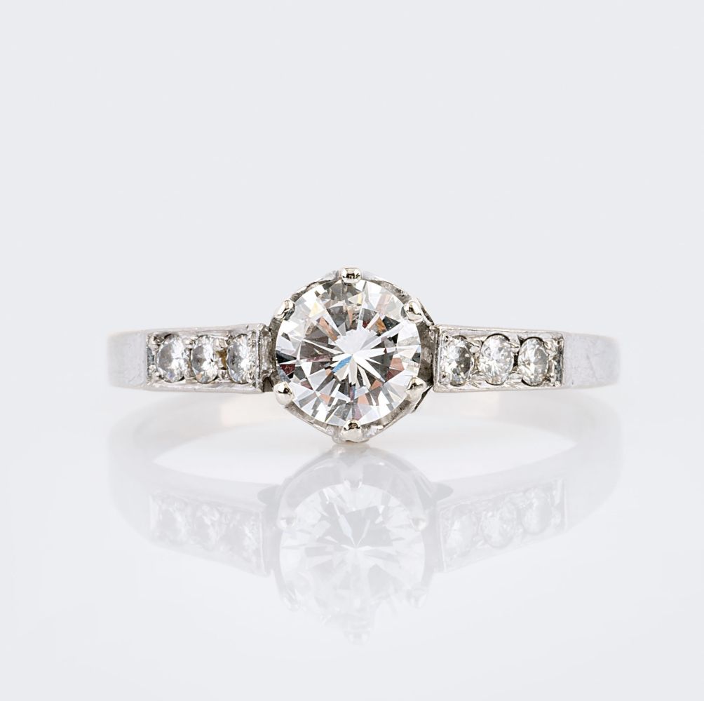 Solitär-Ring mit Brillant-Besatz Solitär-Ring mit Brillant-Besatz