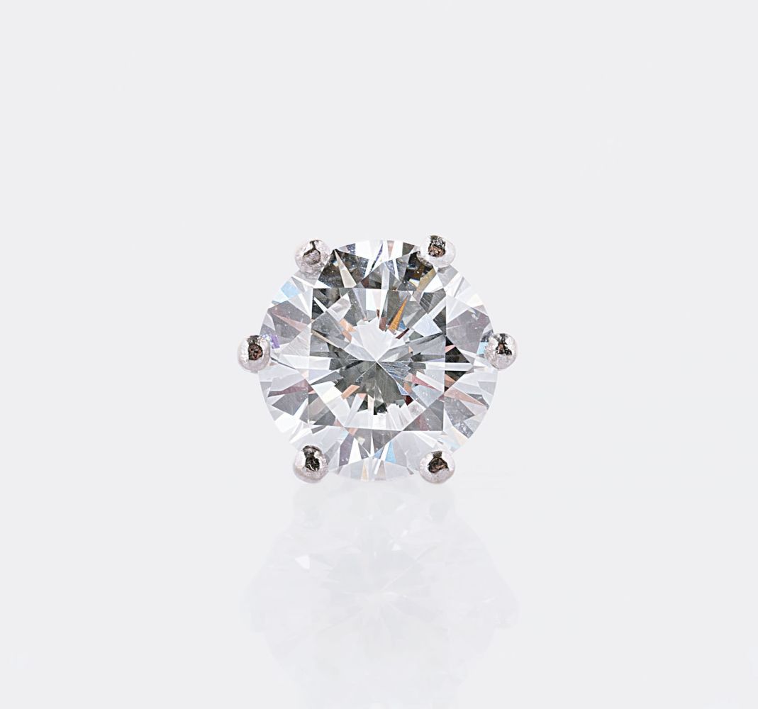 A single Solitaire Diamond Earstud