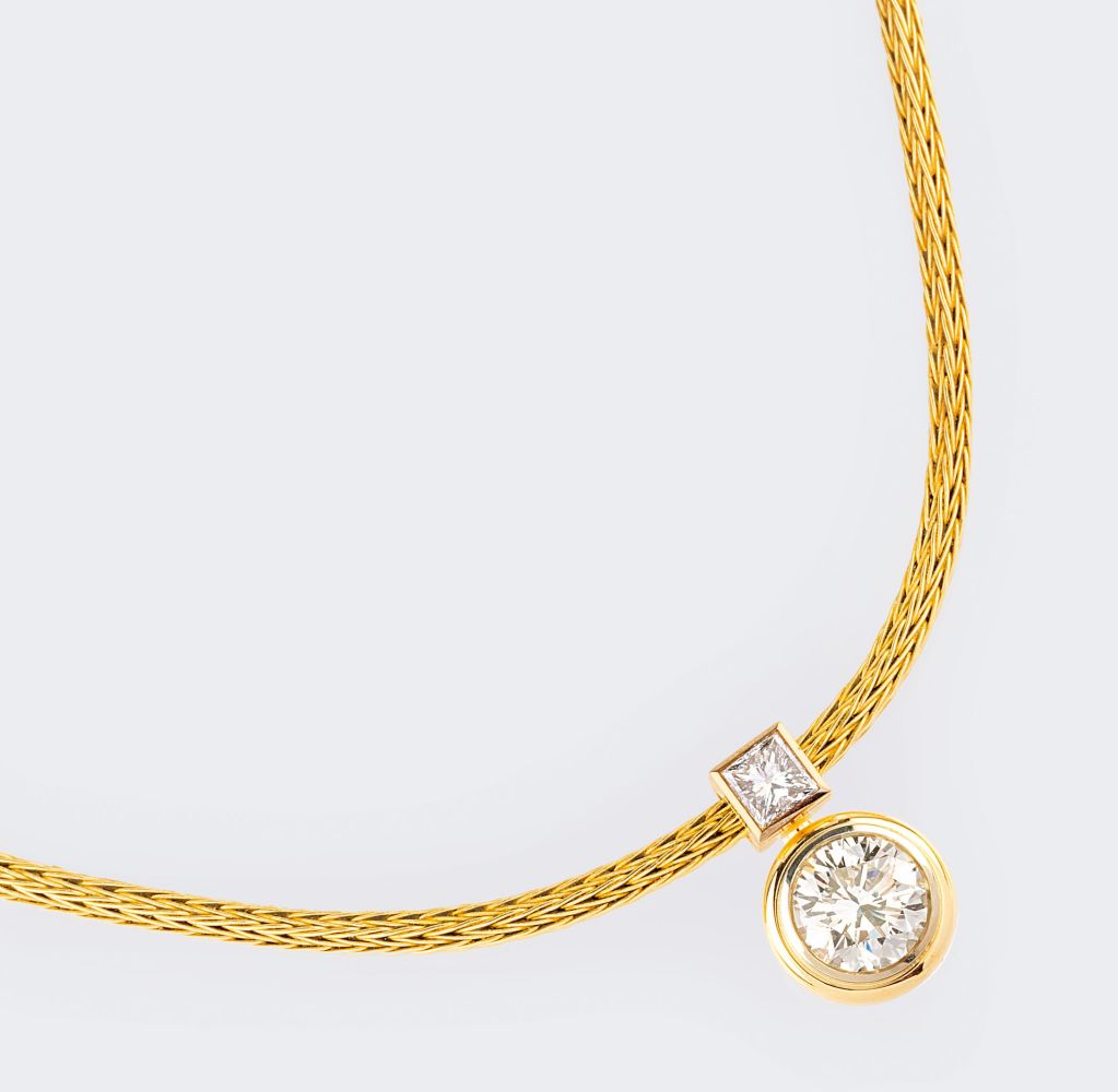 Gold-Collier mit fein-weißem Solitär-Anhänger