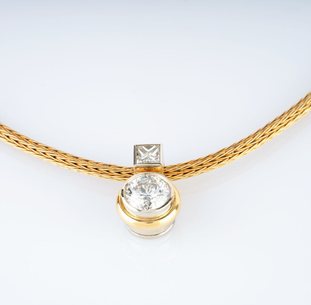 Gold-Collier mit fein-weißem Solitär-Anhänger - Bild 2