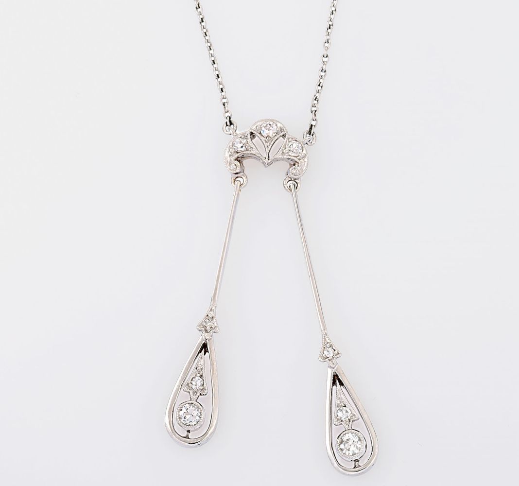 Jugendstil-Diamant-Anhänger an Kette Jugendstil-Diamant-Anhänger an Kette