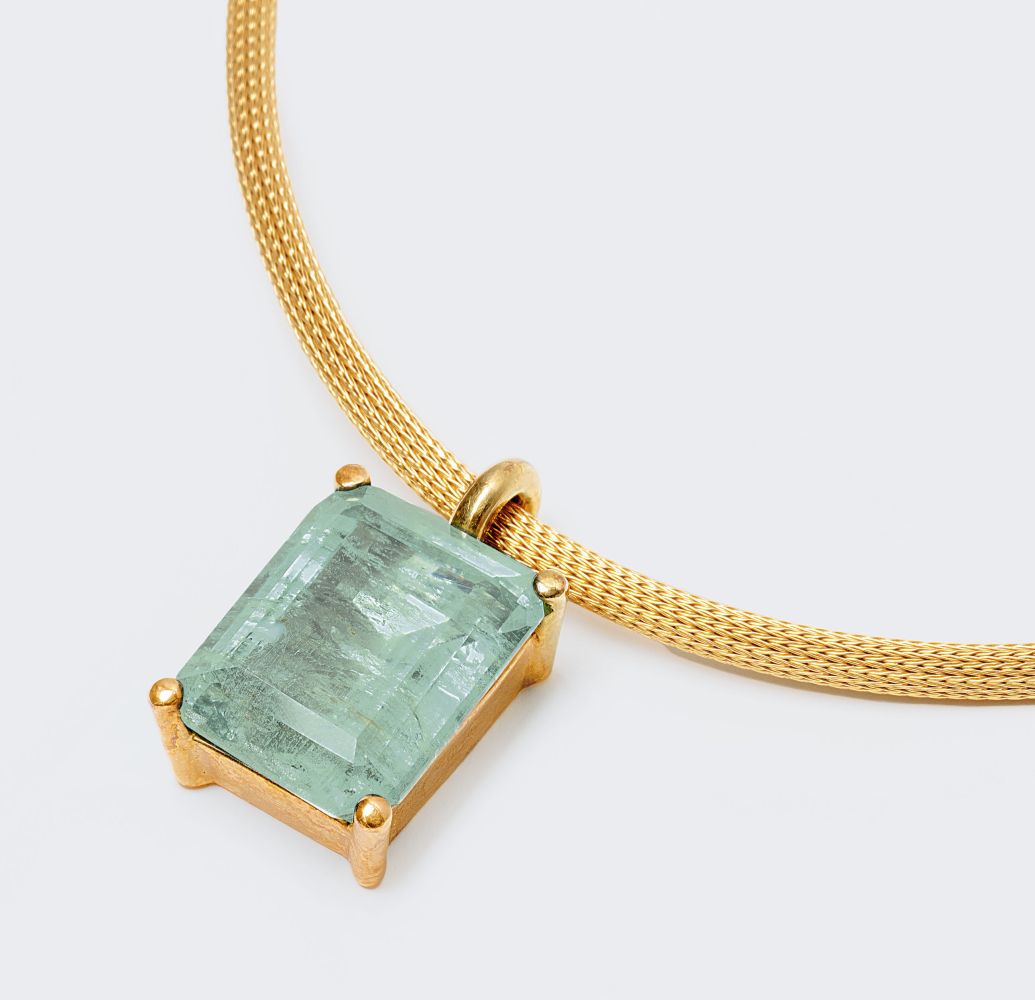 A highcarat Aquamarine Pendant on Necklace
