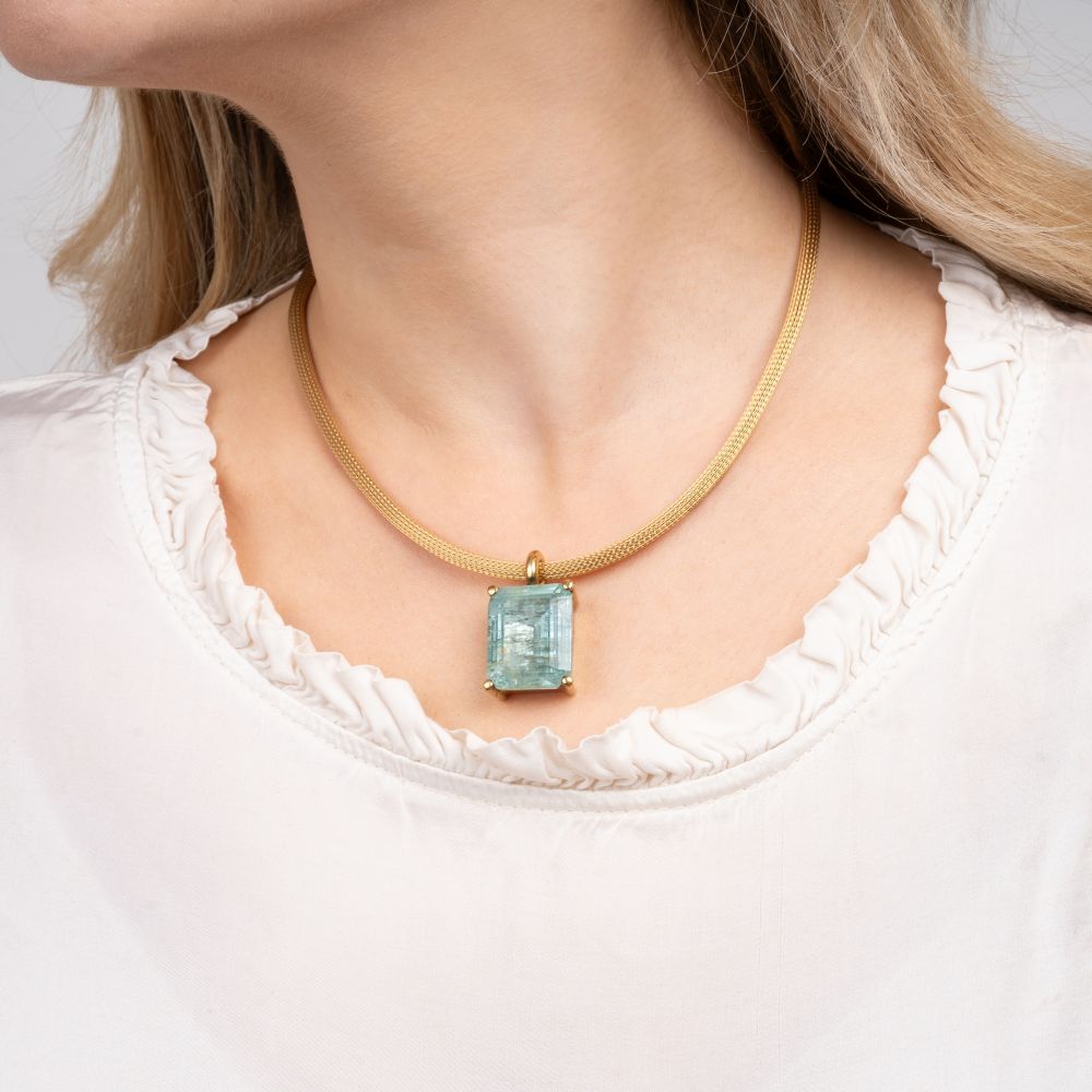 A highcarat Aquamarine Pendant on Necklace - image 3