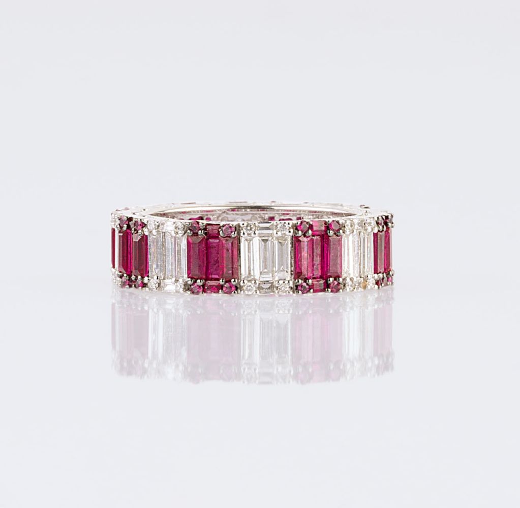 Memory Ring mit Rubinen und Diamanten Memory Ring mit Rubinen und Diamanten