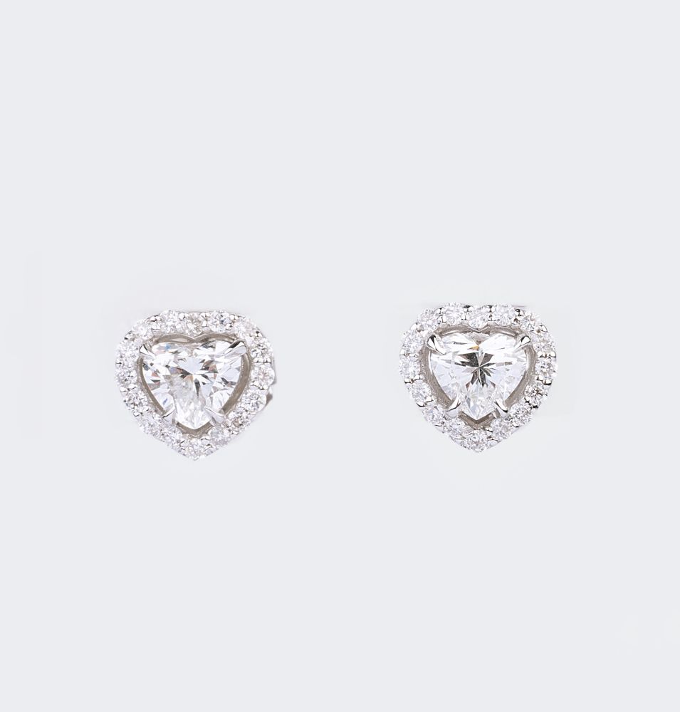 A Pair of rare-white Diamond Earstuds 'Hearts'