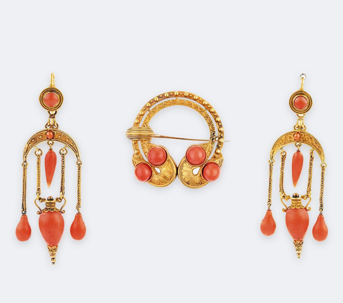 Carlo Giuliano - Viktorianisches Schmuck-Set 'Stil Etrusco' mit Brosche und Paar Ohrhänger Viktorianisches Schmuck-Set 'Stil Etrusco' mit Brosche und Paar Ohrhänger