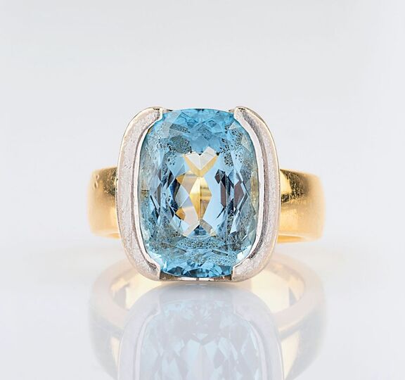 A Blue Topaz Ring