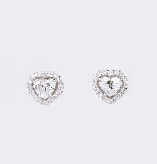 A Pair of rare-white Diamond Earstuds 'Hearts'